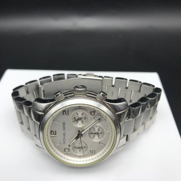 Michael Kors Runway Women\'s Silver Midsized Chronograph Watch Date MK5076 main image 5